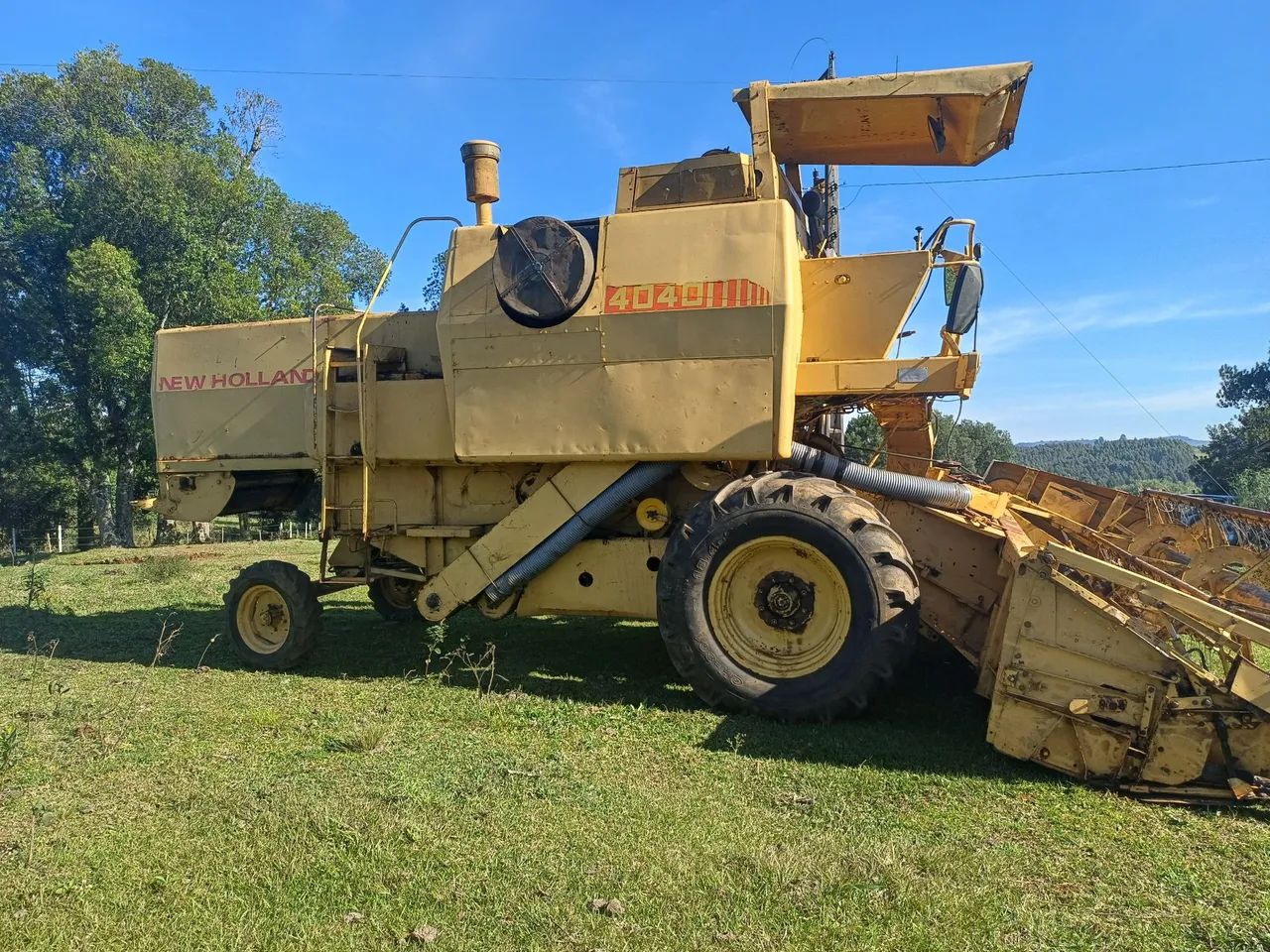 Colheitadeira New Holland 4040