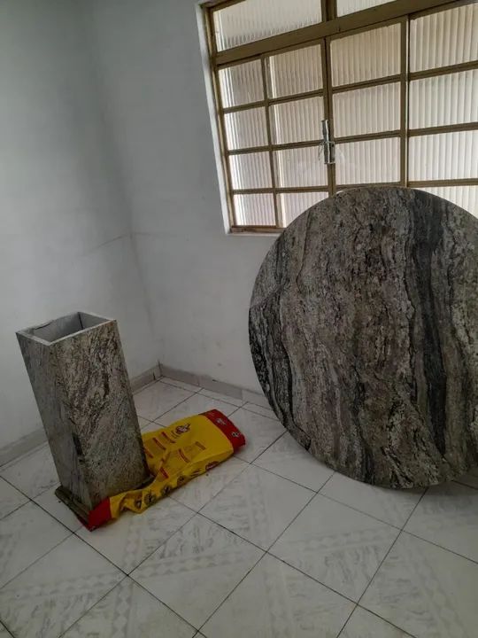Granite Table in Excellent Condition64209947719298121