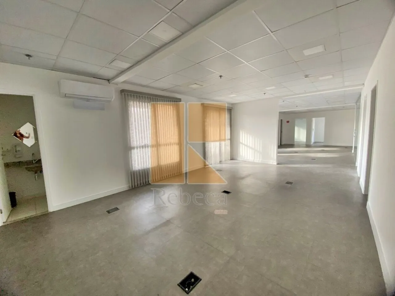Salas comerciais unificadas na Barra Funda com 4 vagas