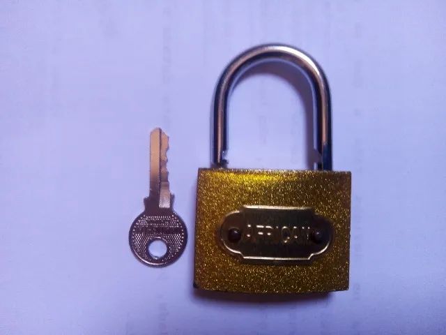 Vendo 02 Cadeados pequeno e médio  - Foto 2