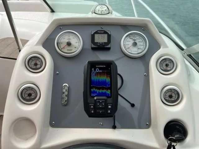 TRITON 280 - 2010 - MOTOR MERCRUISER 260HP - 650 HORAS - Foto 4