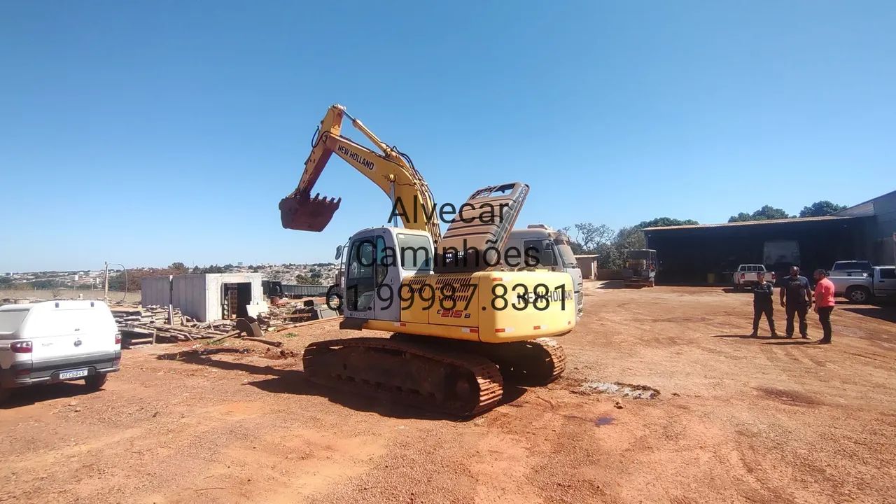 Escavadeira New Holland/14 modelo E215B
