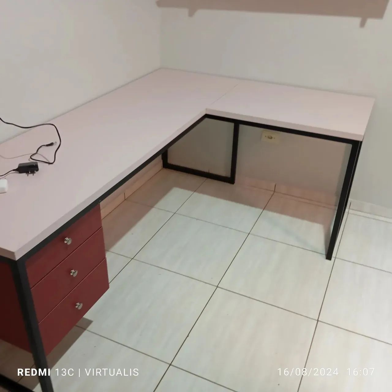 Mesa em L com gaveteiro  - Foto 4