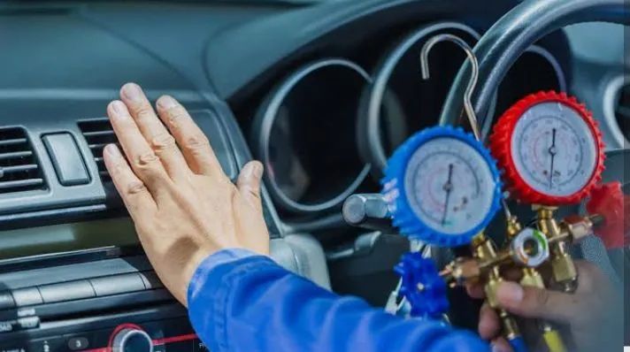 Recarga de gás refrigerante automotivo 