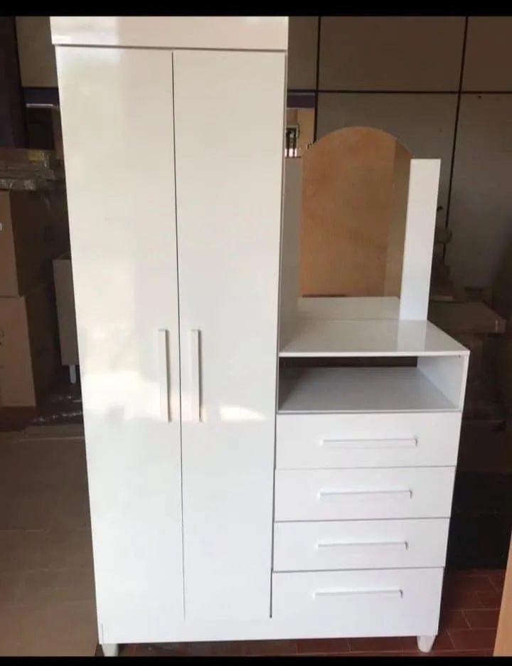 Vendo Guarda roupa e cômoda com espelho  - Foto 3