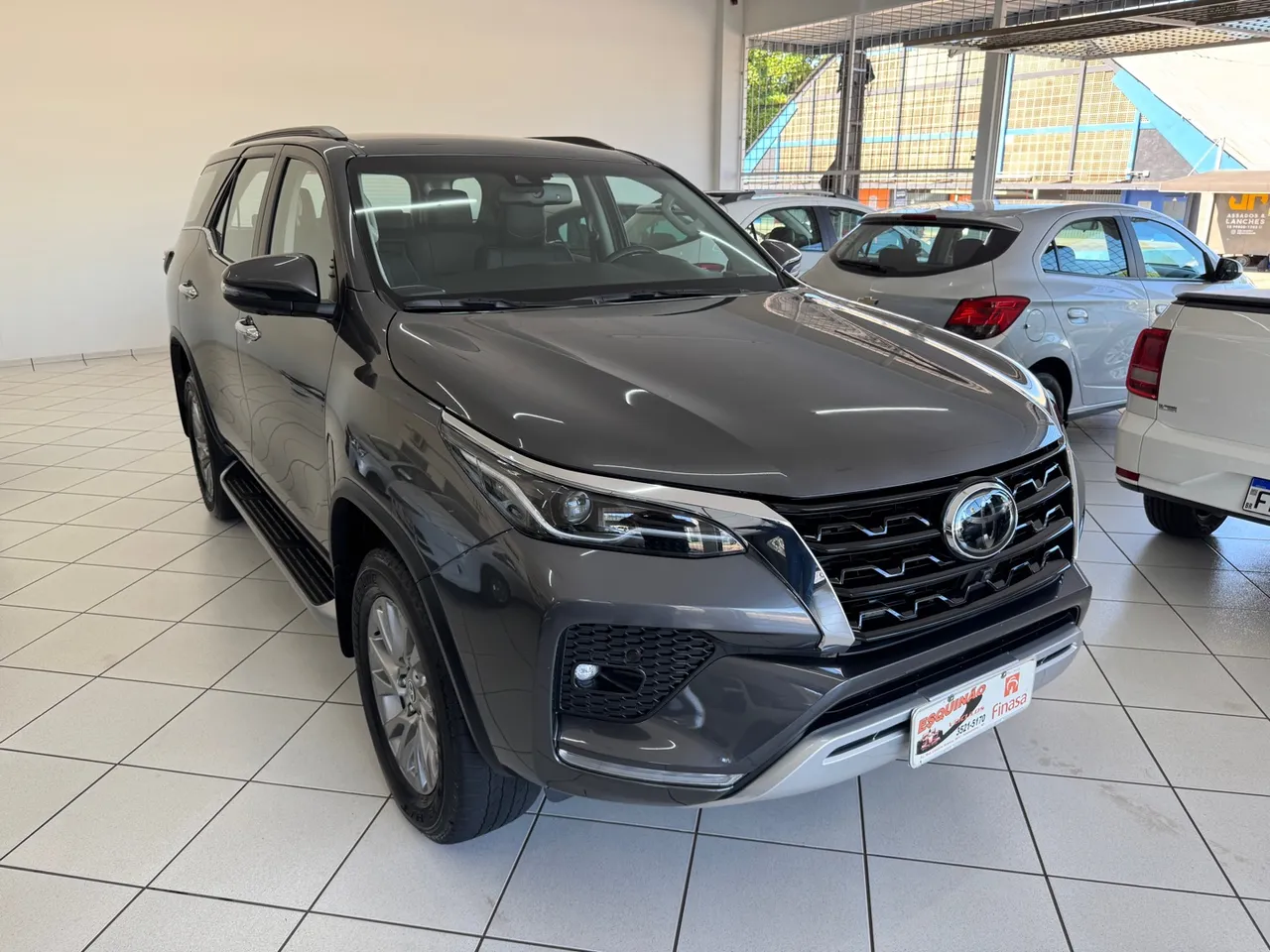 Toyota Hilux SW4 2023 SRX 2.8 4x4 Diesel Automática ( 7 Lugares )