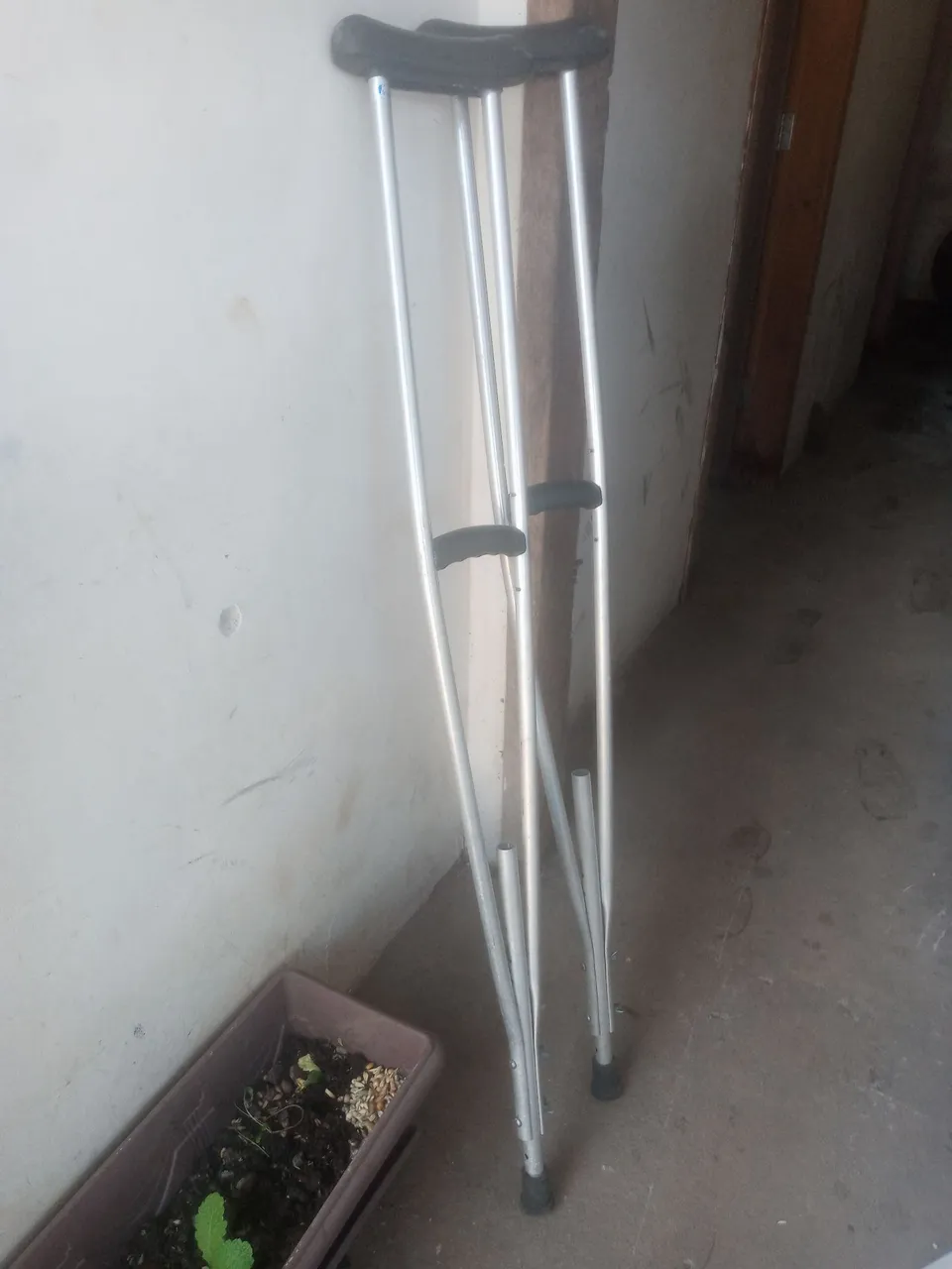 Crutches - Ideal for outdoor activities