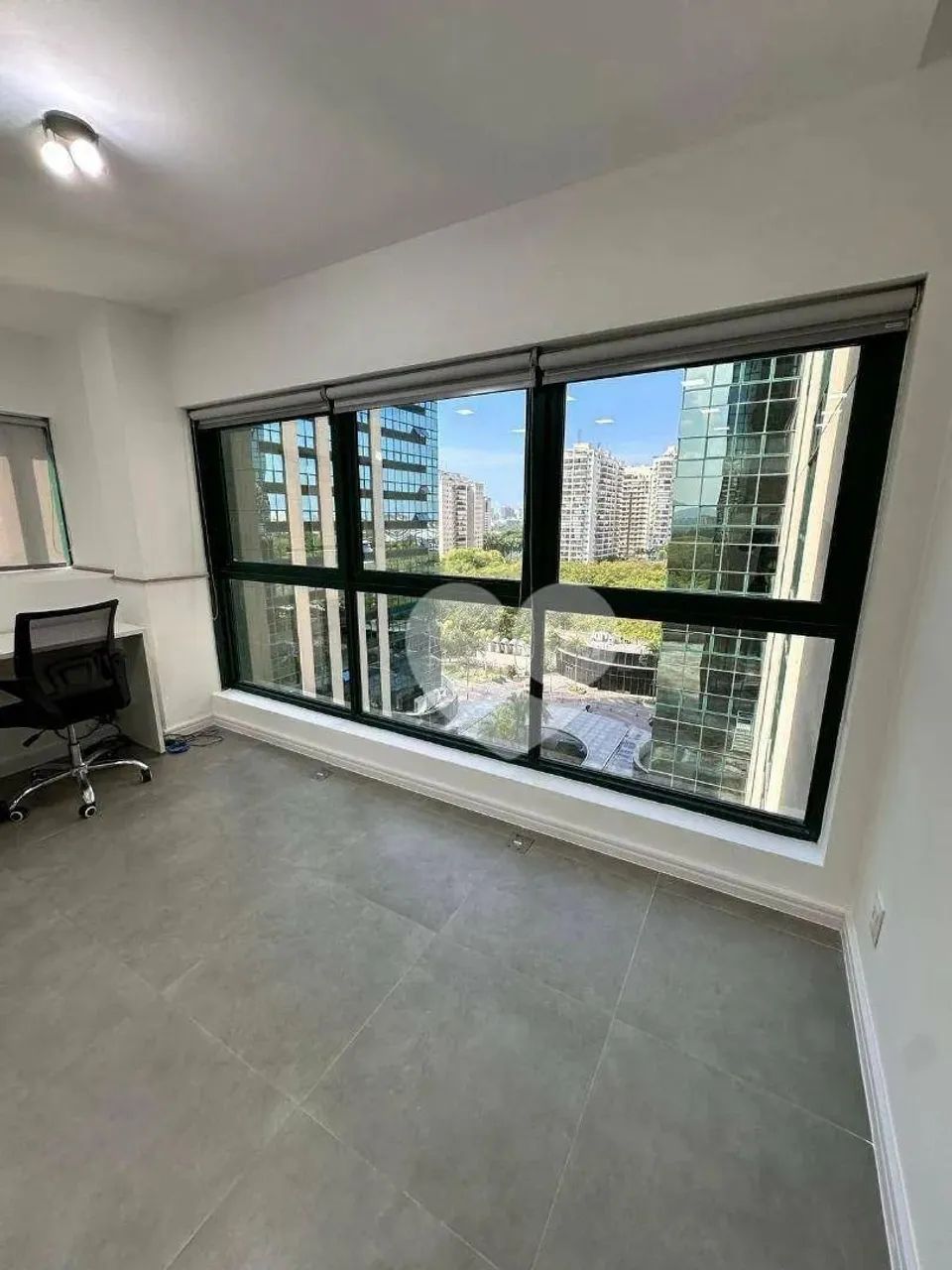 Sala Comercial 54 m²  Vista Frontal  CEO Offices (Barra da Tijuca)  Piso Elevado  1 Banhei