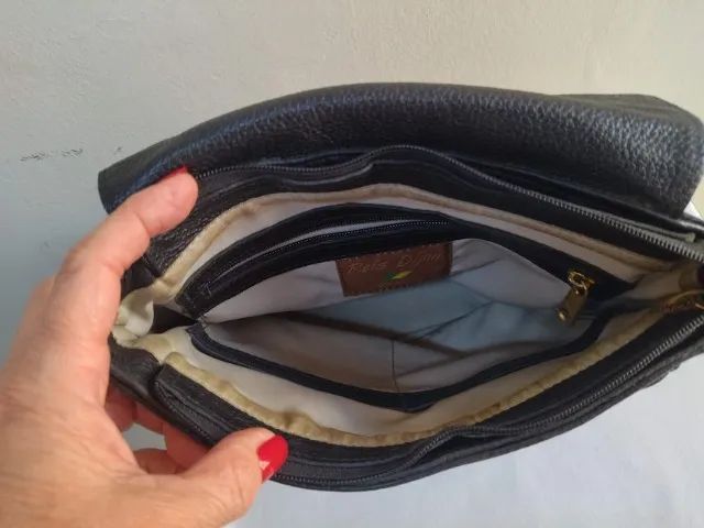 MOCHILA PRETA FEMININA DE COURO LEGÍTIMO MARCA REI DIJON - Foto 4