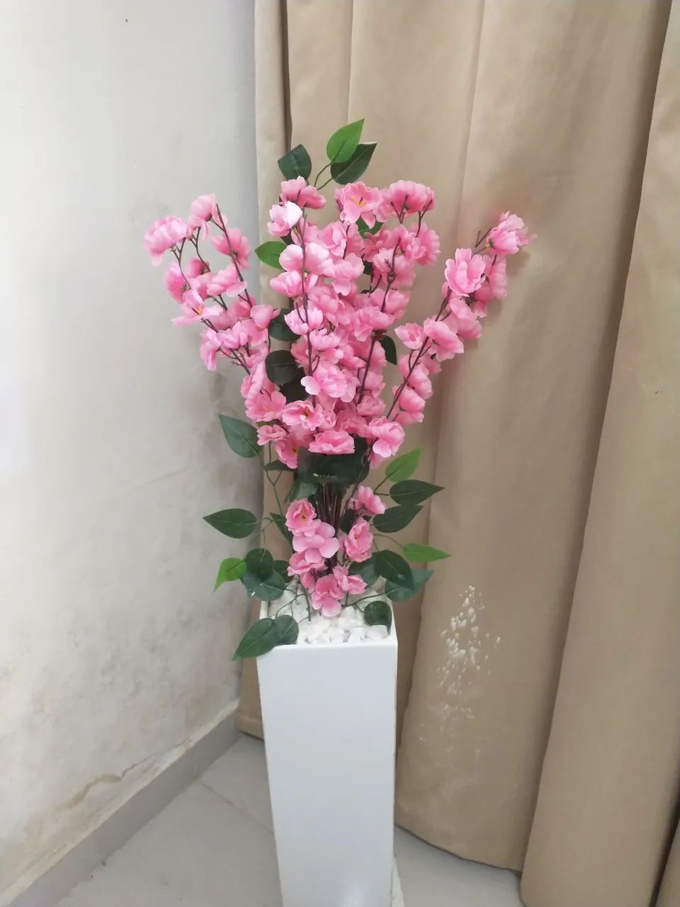 Vaso decorativo com flores de cerejeira - Foto 2