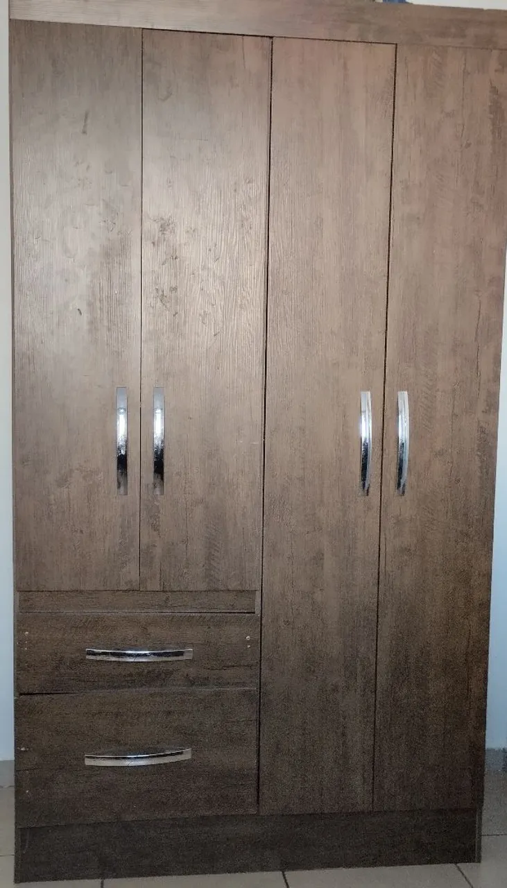 Guarda-Roupa Amadeirado 4 Portas