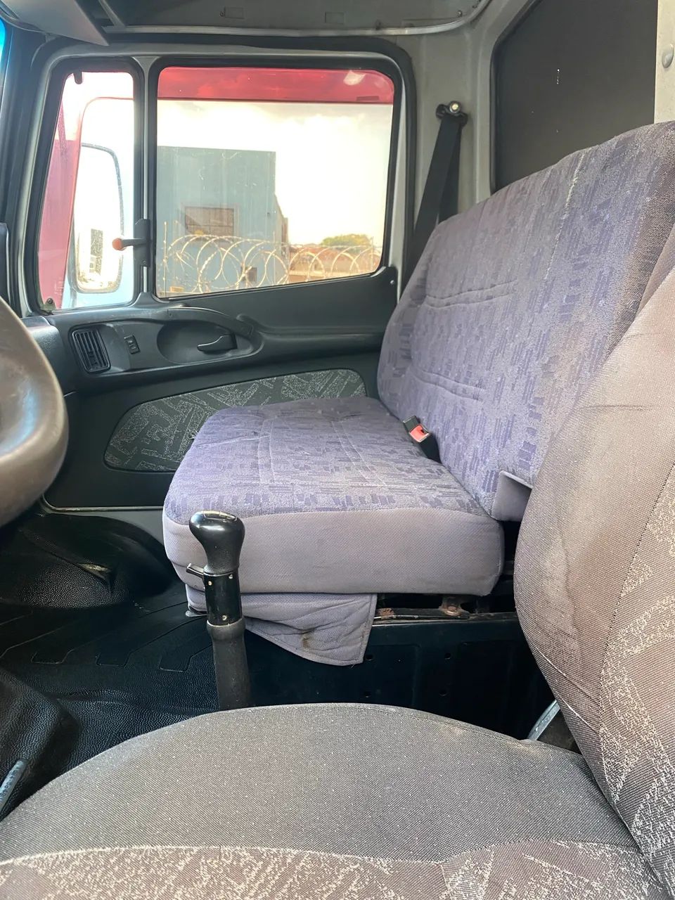 Caminhão 2324 Atron - Foto 4