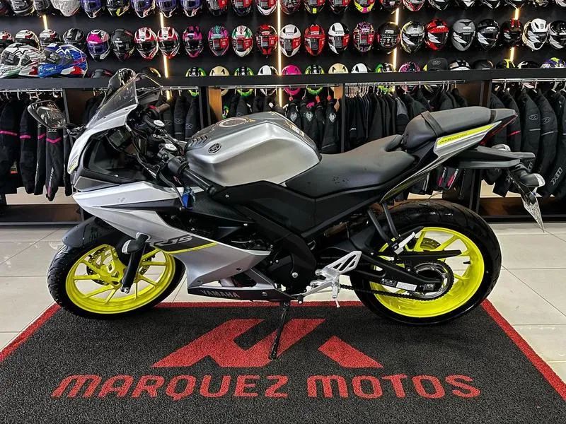YAMAHA YZF R15 ABS 2024 - Foto 4
