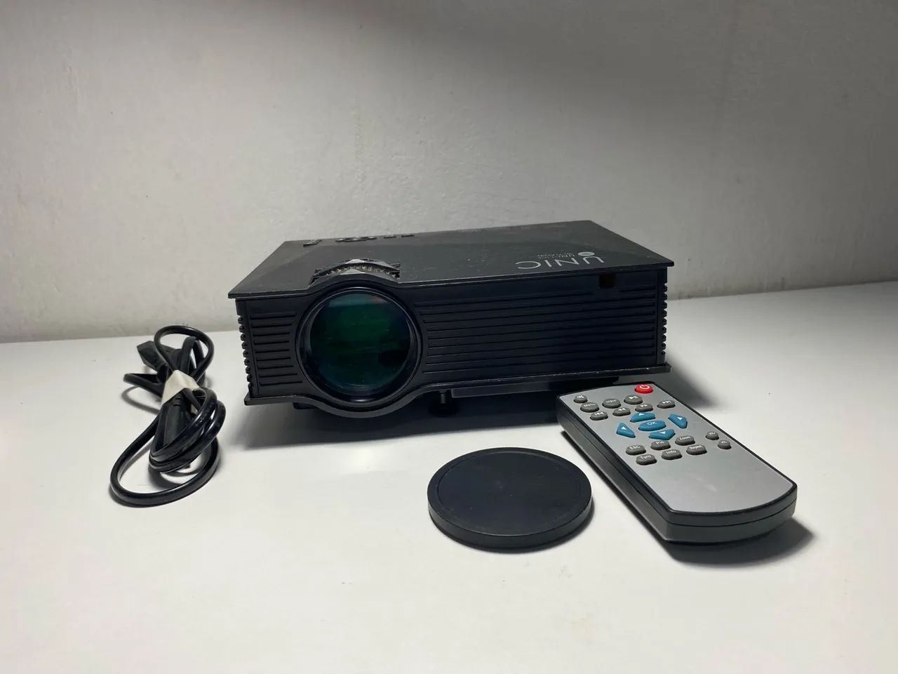 UNIC UC68S Projector with Wi-Fi – Excellent Condition64292074912897121