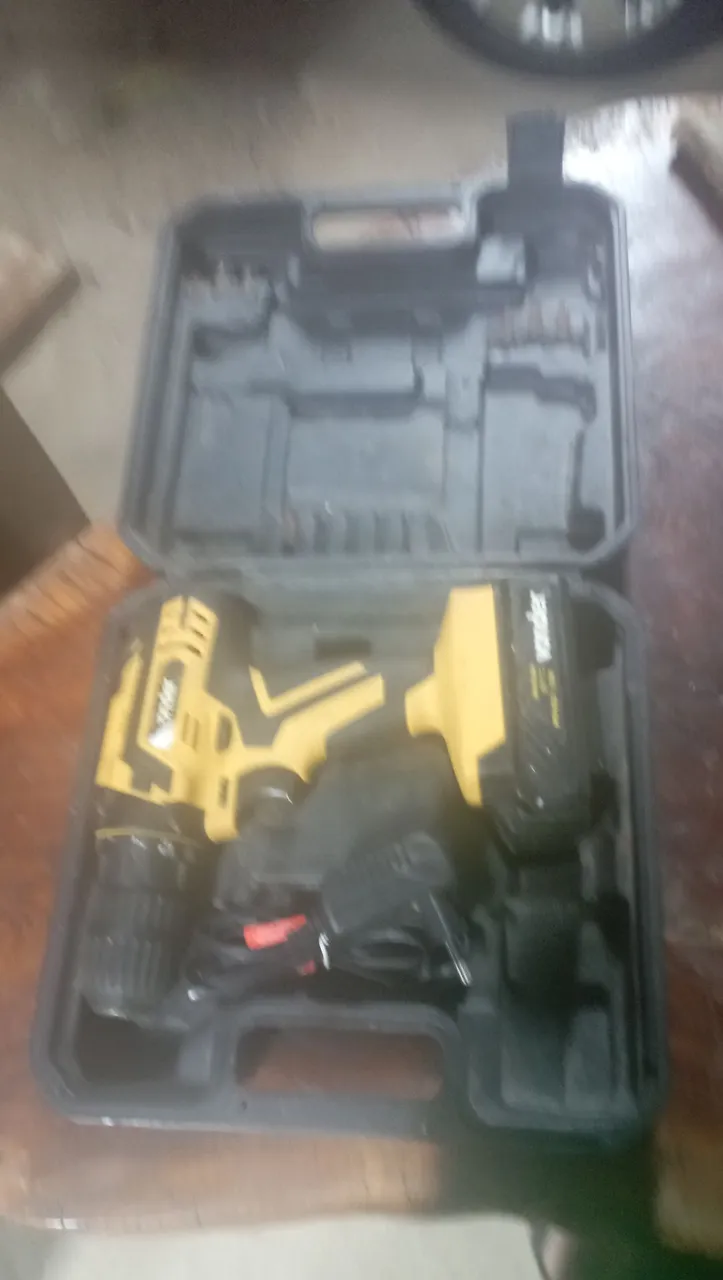 Parafusadeira/Furadeira Vonder 12V com Maleta