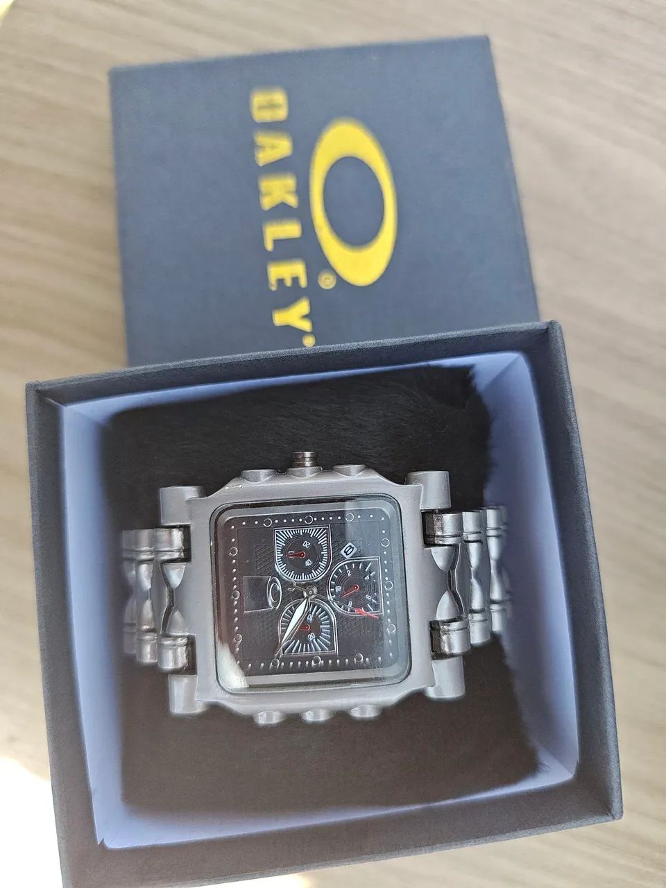 Relógio OAKLEY Tank - Foto 2