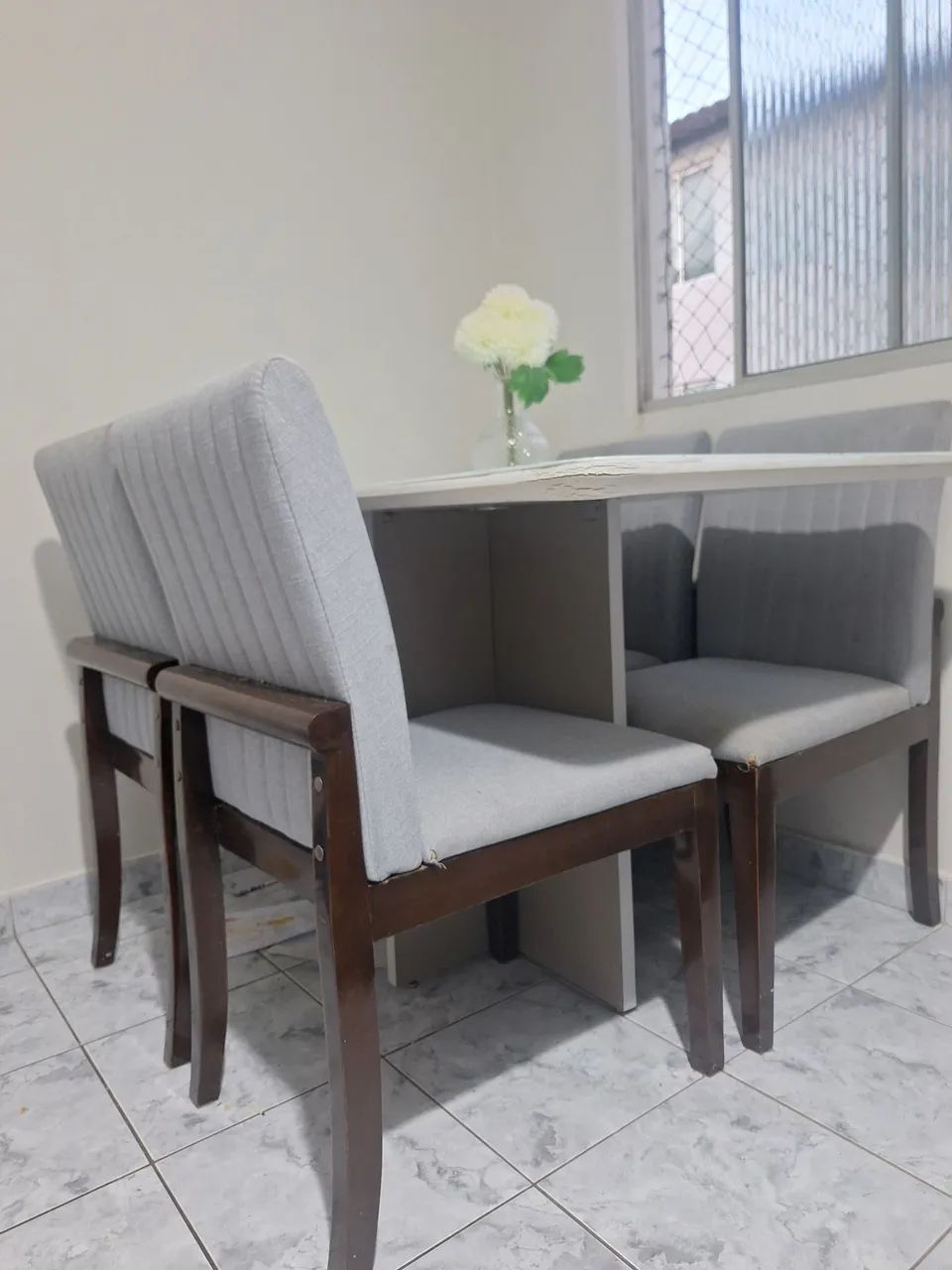 Mesa de Jantar com 4 Cadeiras - Elegância e Conforto64595959921155120