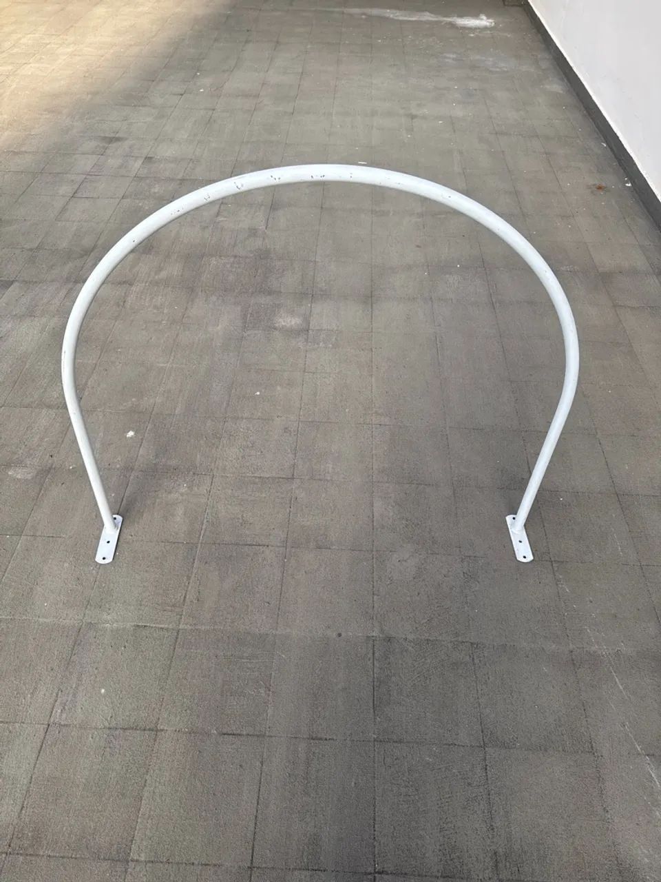 Provador Arco de Metal Branco para loja 