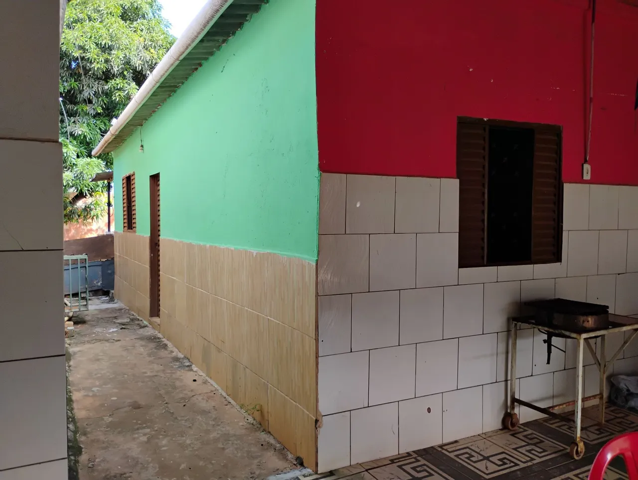 Estou alugando uma casa localizada na Quadra 06 lote 11 no Vale do Pedregal