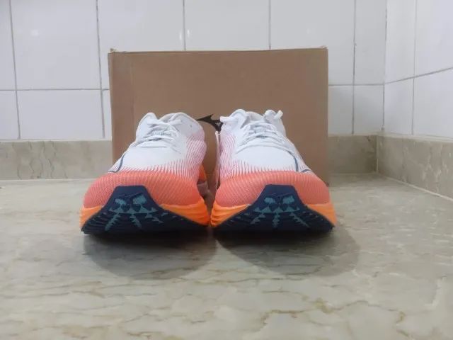 Tênis De Corrida Mizuno Wave Rebellion Flash Importado Novo Laranja Branco 42 - Foto 4