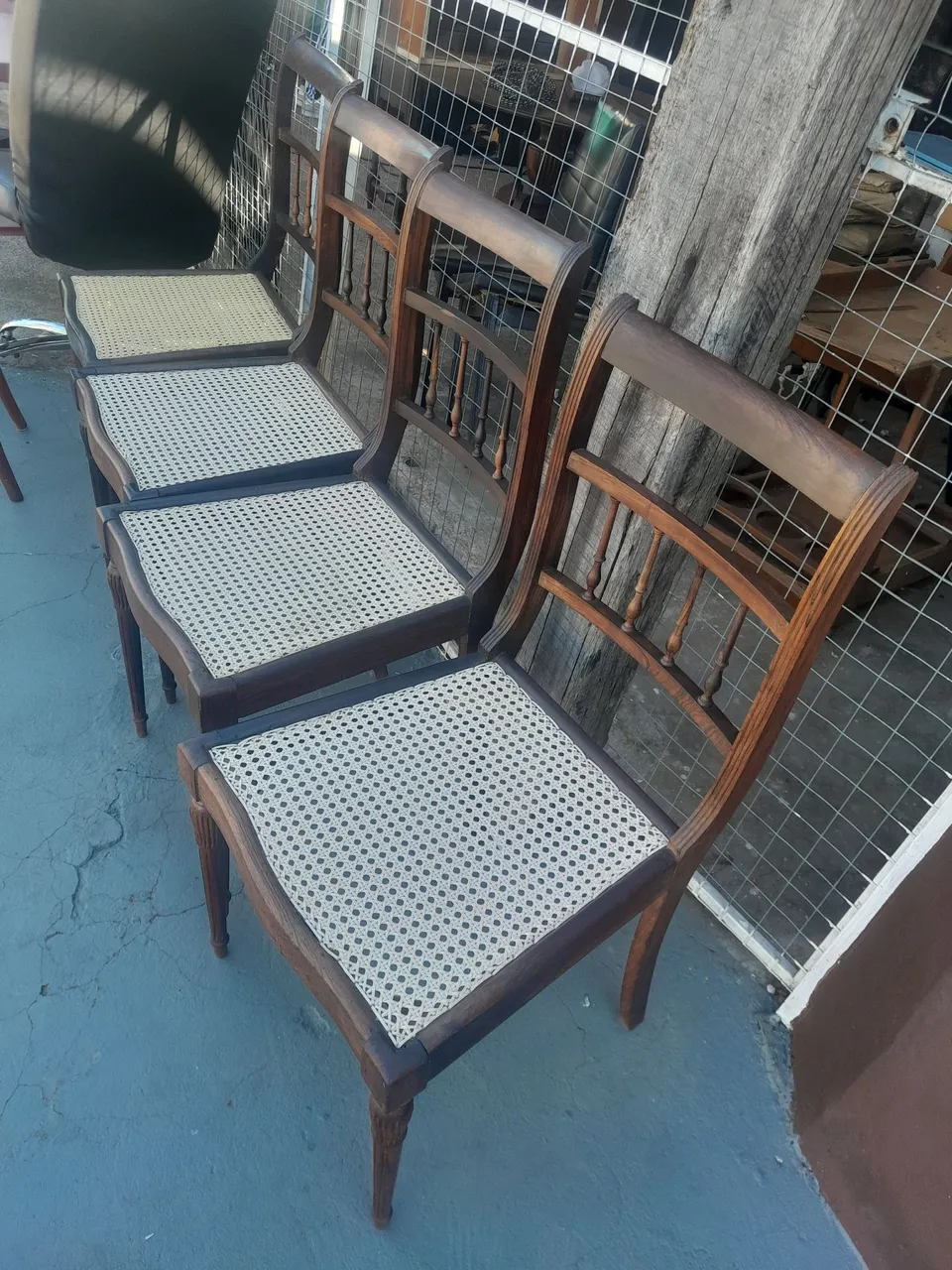 Conjunto de 3 Cadeiras de Madeira com Assento em Palhinha