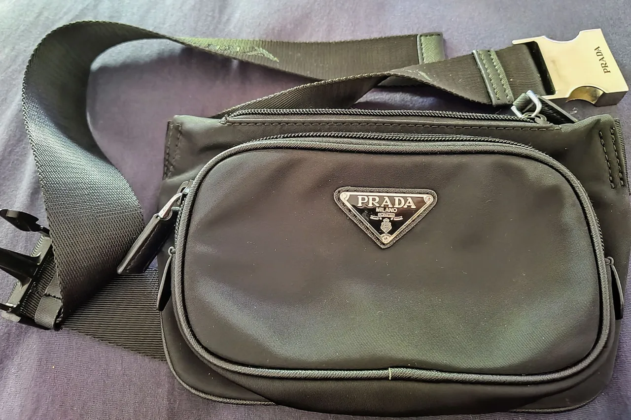 Bolsa de Ombro Prada Preta