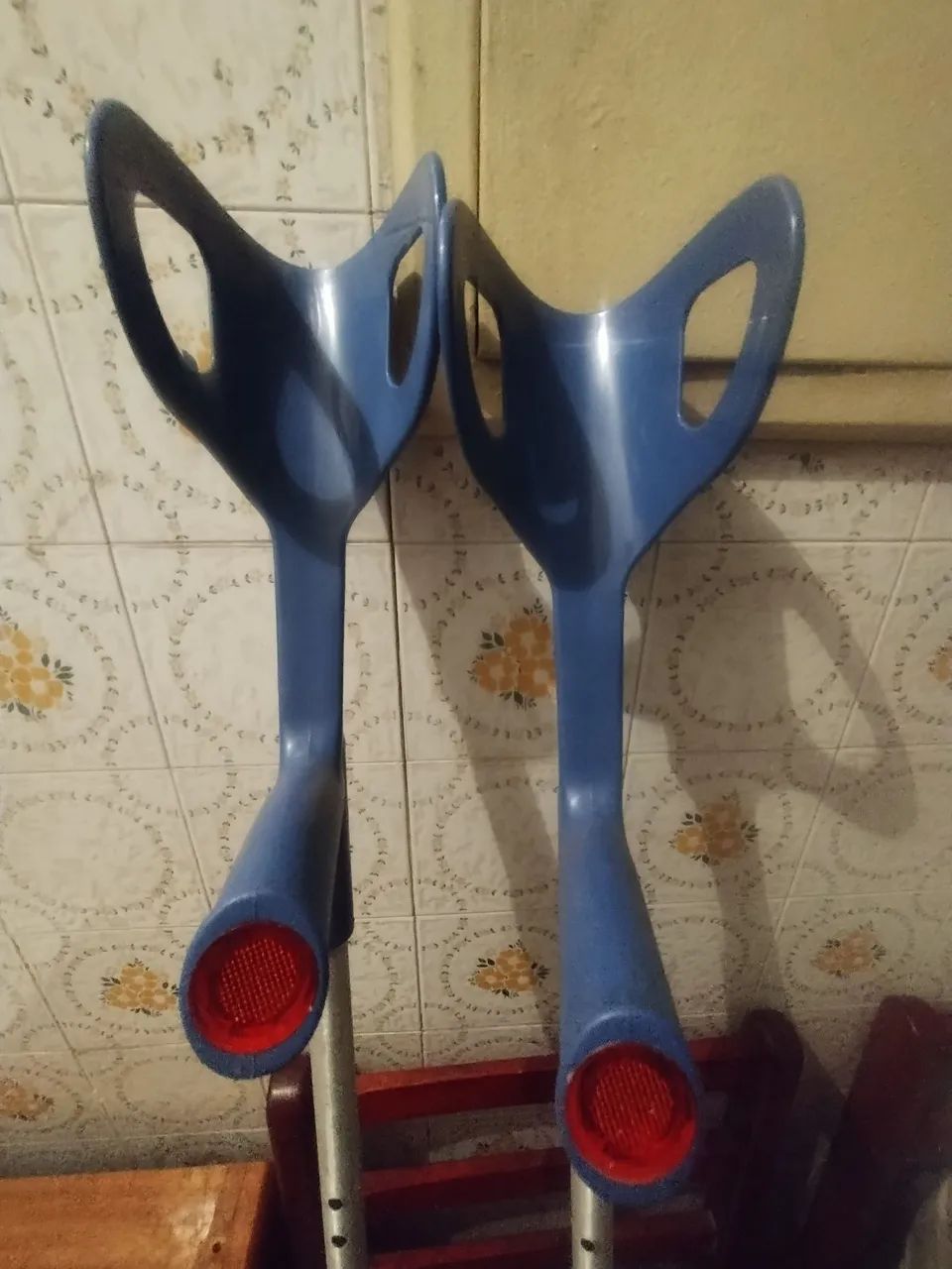 Por 49 reais Par de Muletas 