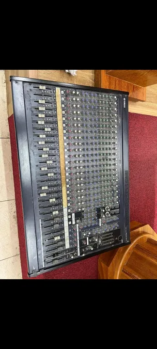 Mesa Yamaha MC 802 - Instrumentos musicais - Piratininga, Niterói
