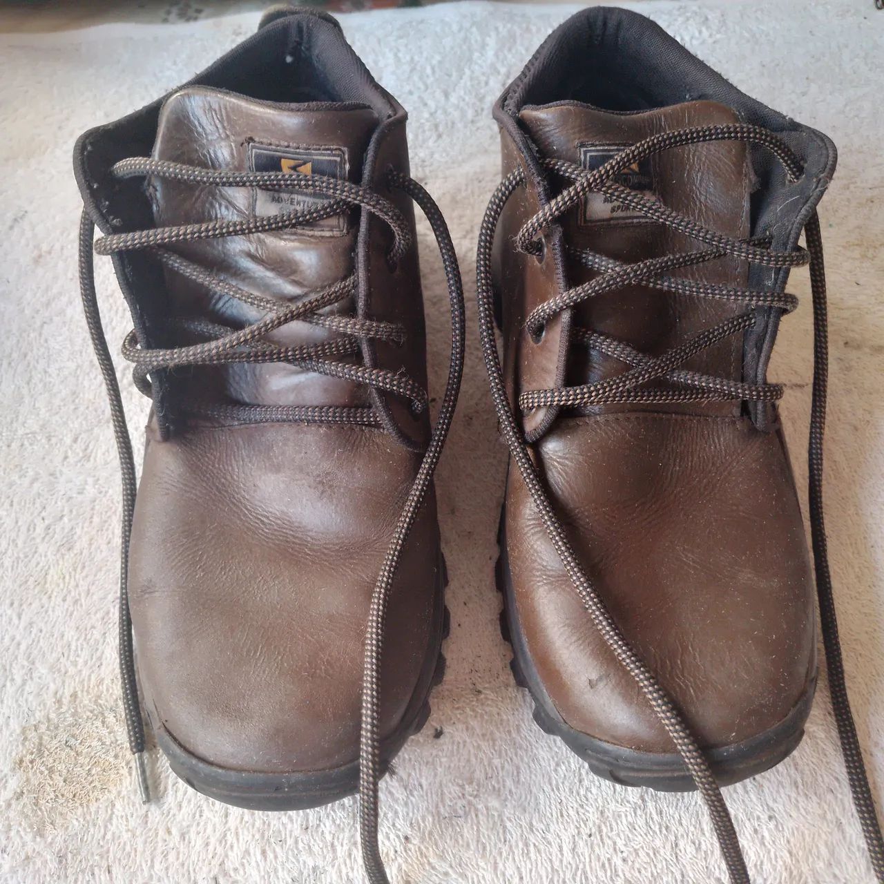 Bota montanhista BootsCompany 40 semi-nova 