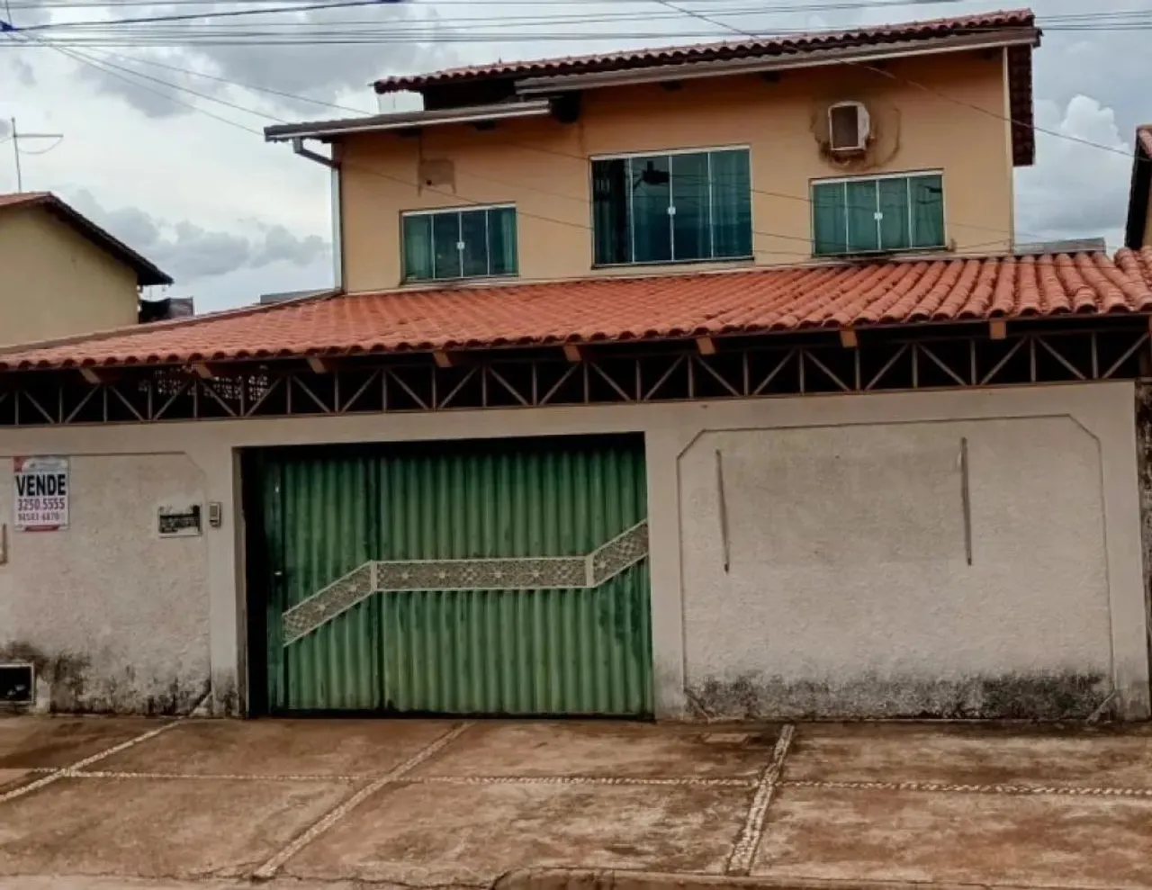 Sobrado - Rua Célia C. de Brito - Res. Barra Vento