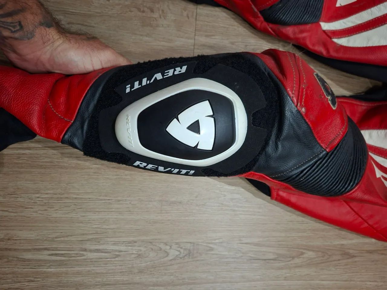 Kit motociclista Macacão de Couro Rev'it para Motociclista - Foto 5