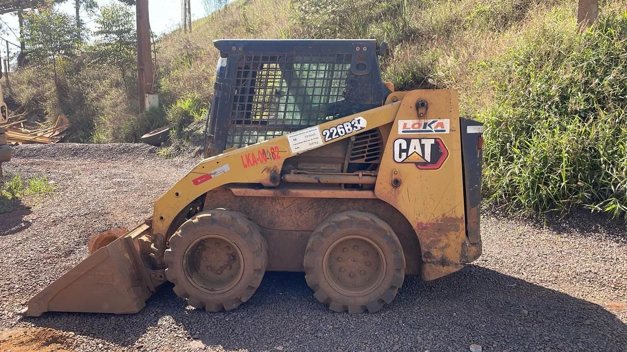 Mini Carregadeira Caterpillar 226B - Foto 2
