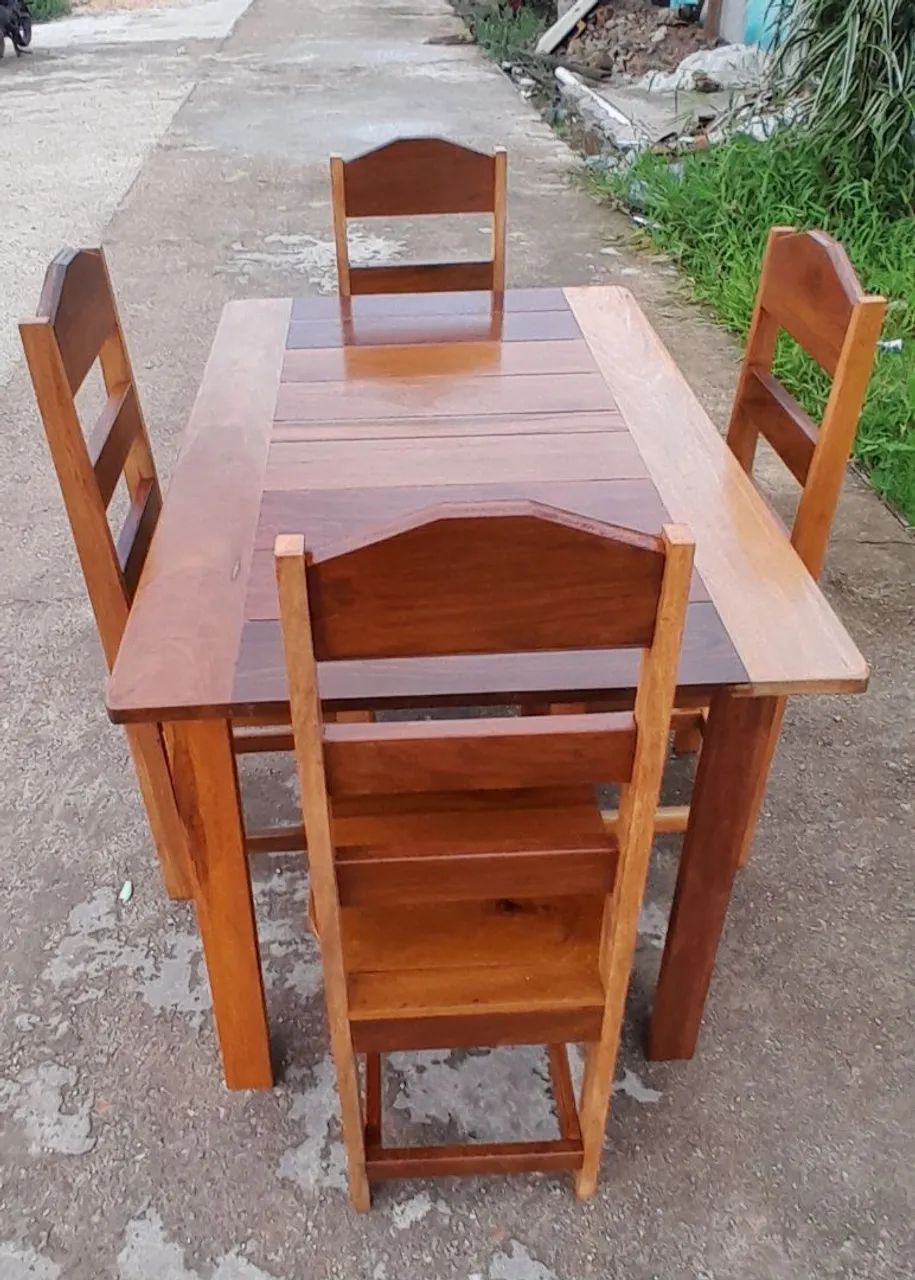 Mesa de Madeira Com 4 Cadeiras  - Foto 2