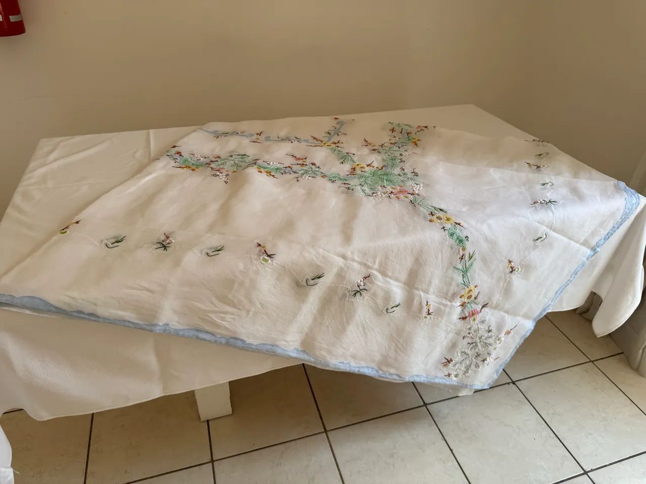 Toalha de mesa em linho bordada à mão + 8 guardanapos - Foto 6