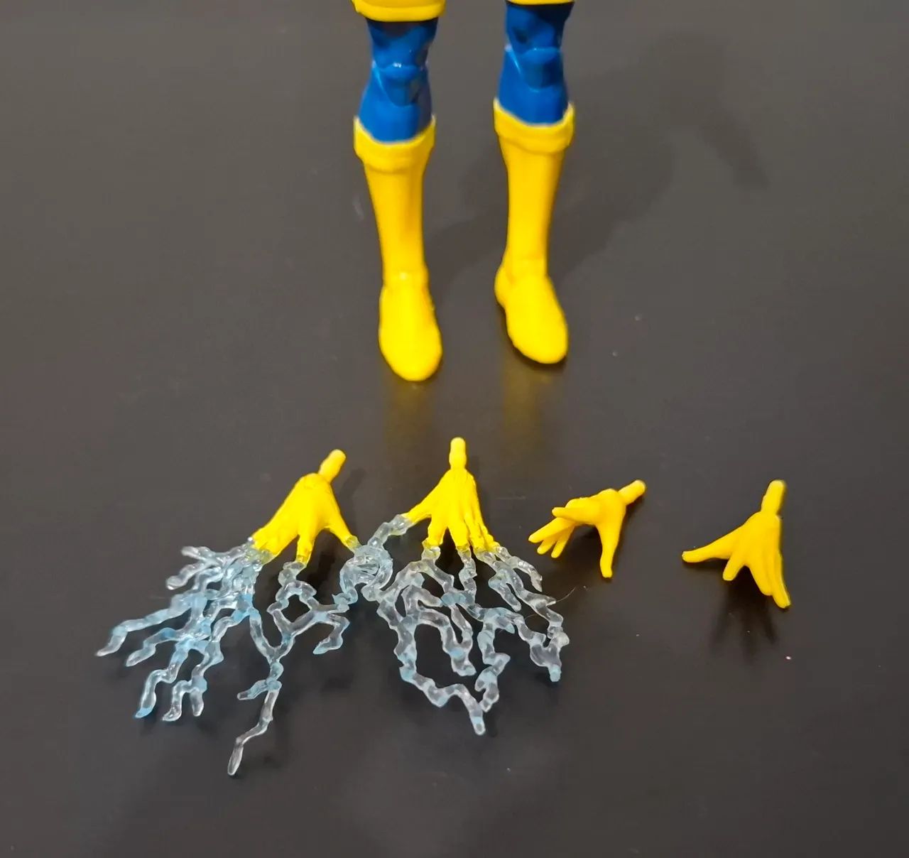 X-Men Storm/Tempestade(uniforme clássico)Marvel legends - Foto 3