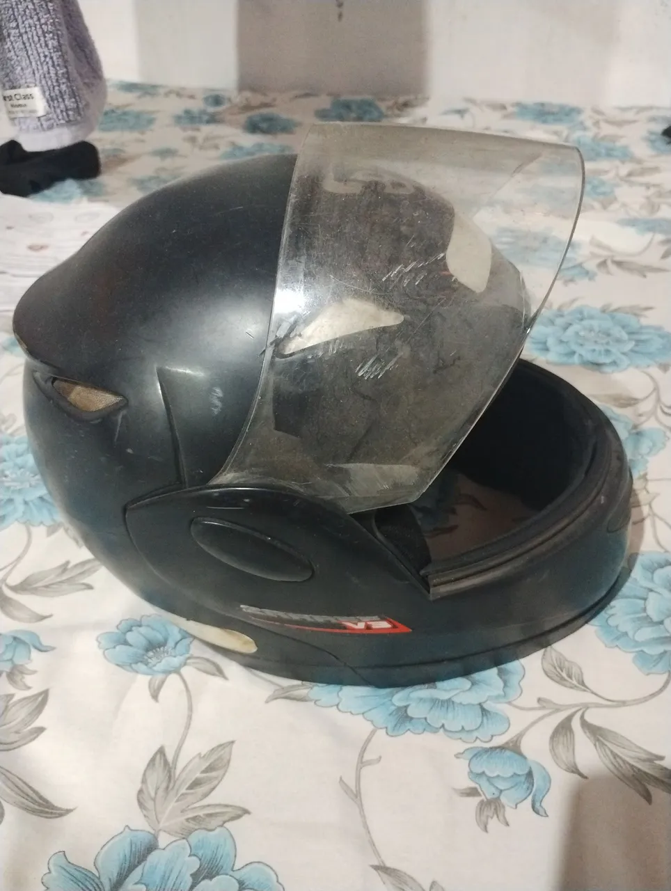 Capacete de Moto Preto com Viseira