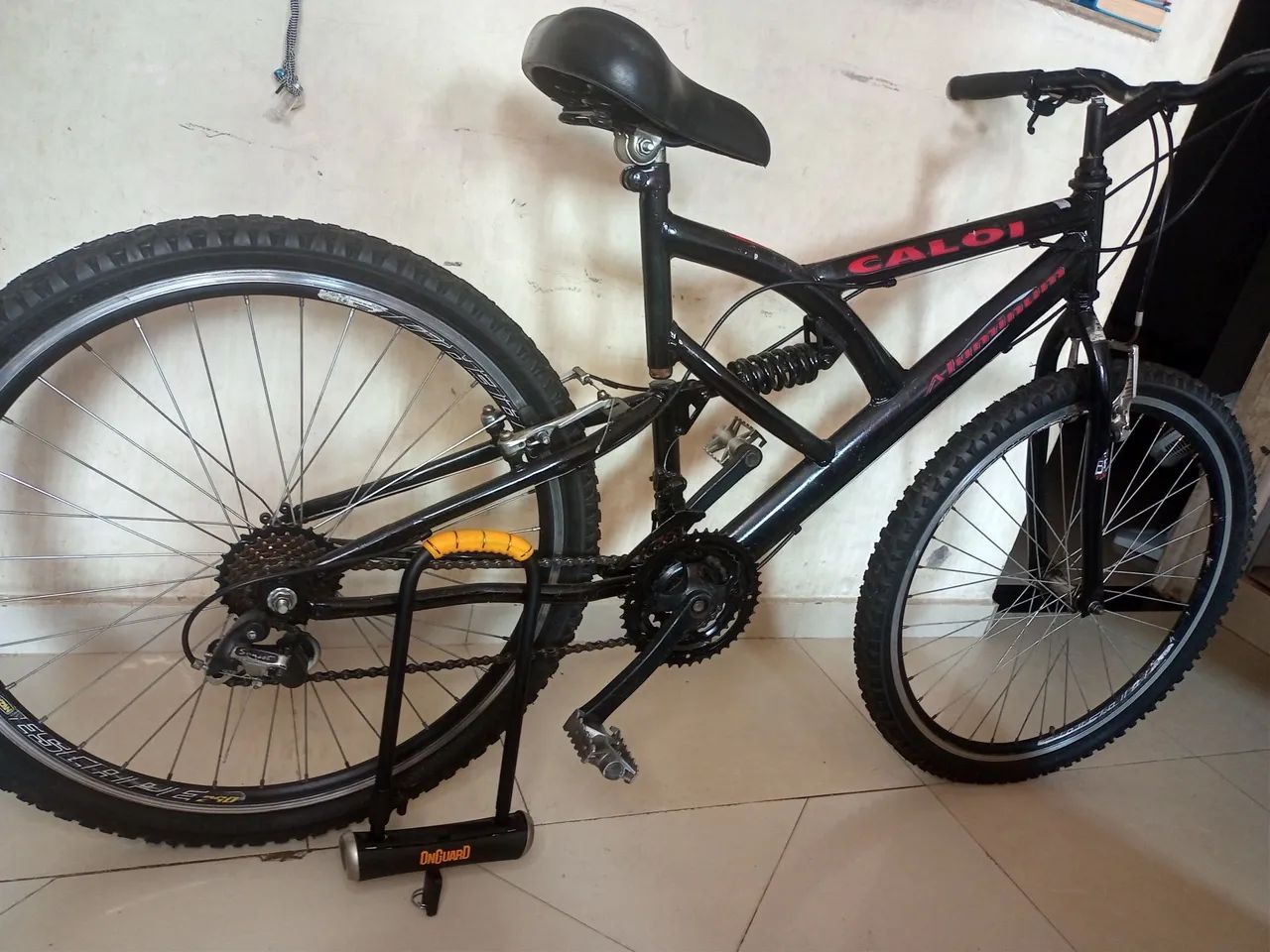 Bicicleta CALOI + Cadeado U-lock Onguard