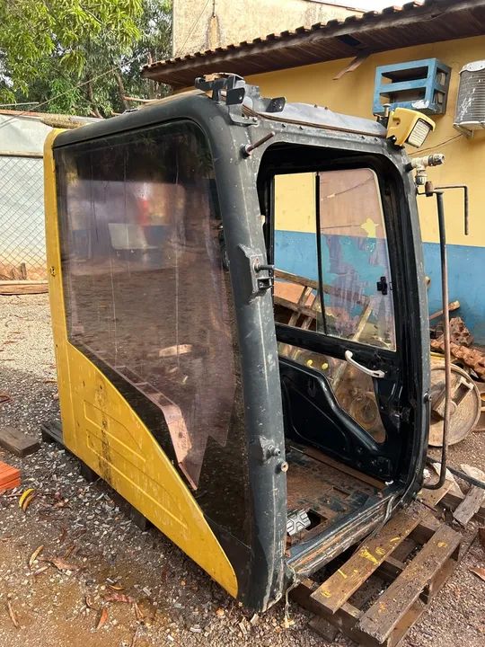 Cabine escavadeira CAT 320 - Foto 2