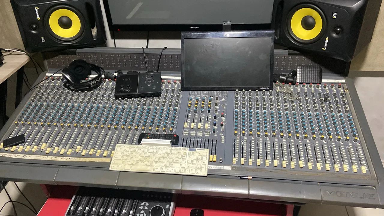 Mesa SOUNDCRAFT VENUE II 40 canais com Meter Bridge - Foto 4