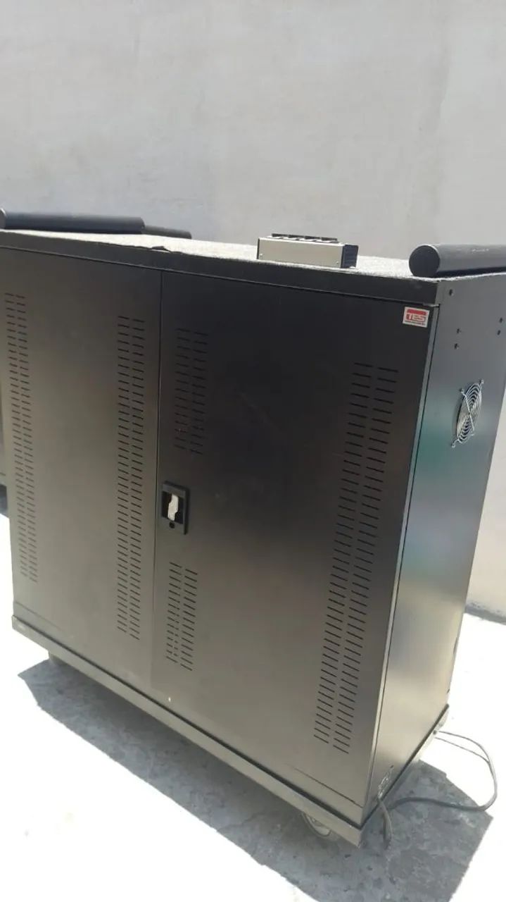 Gabinete de Recarga Preto