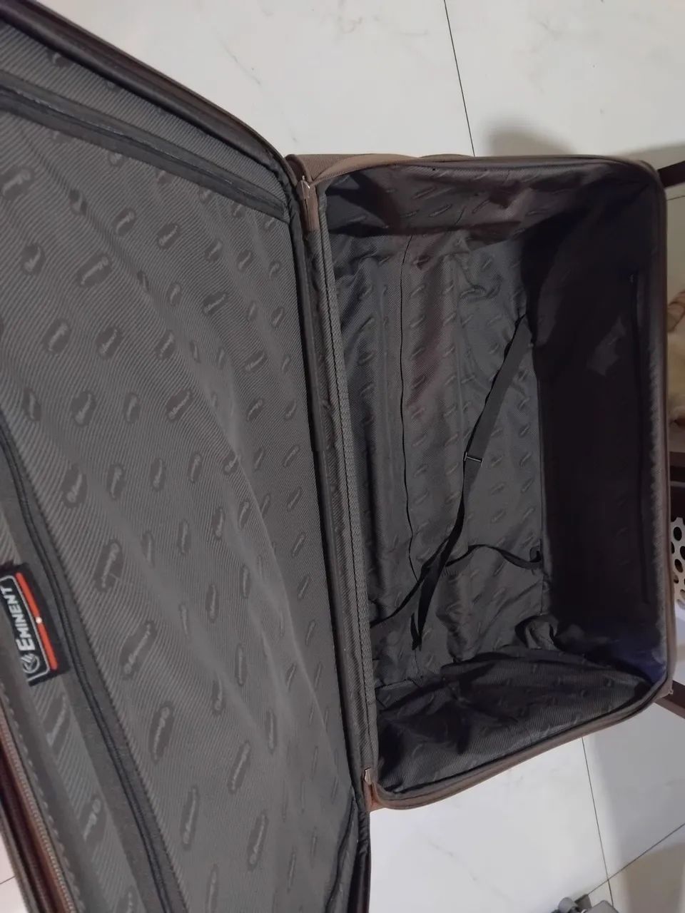 Mala de viagem - espaçosa e muito resistente  - Foto 3