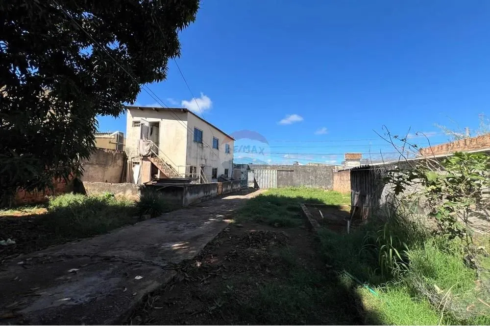 Lote comercial de 450 m2 no Pedregal