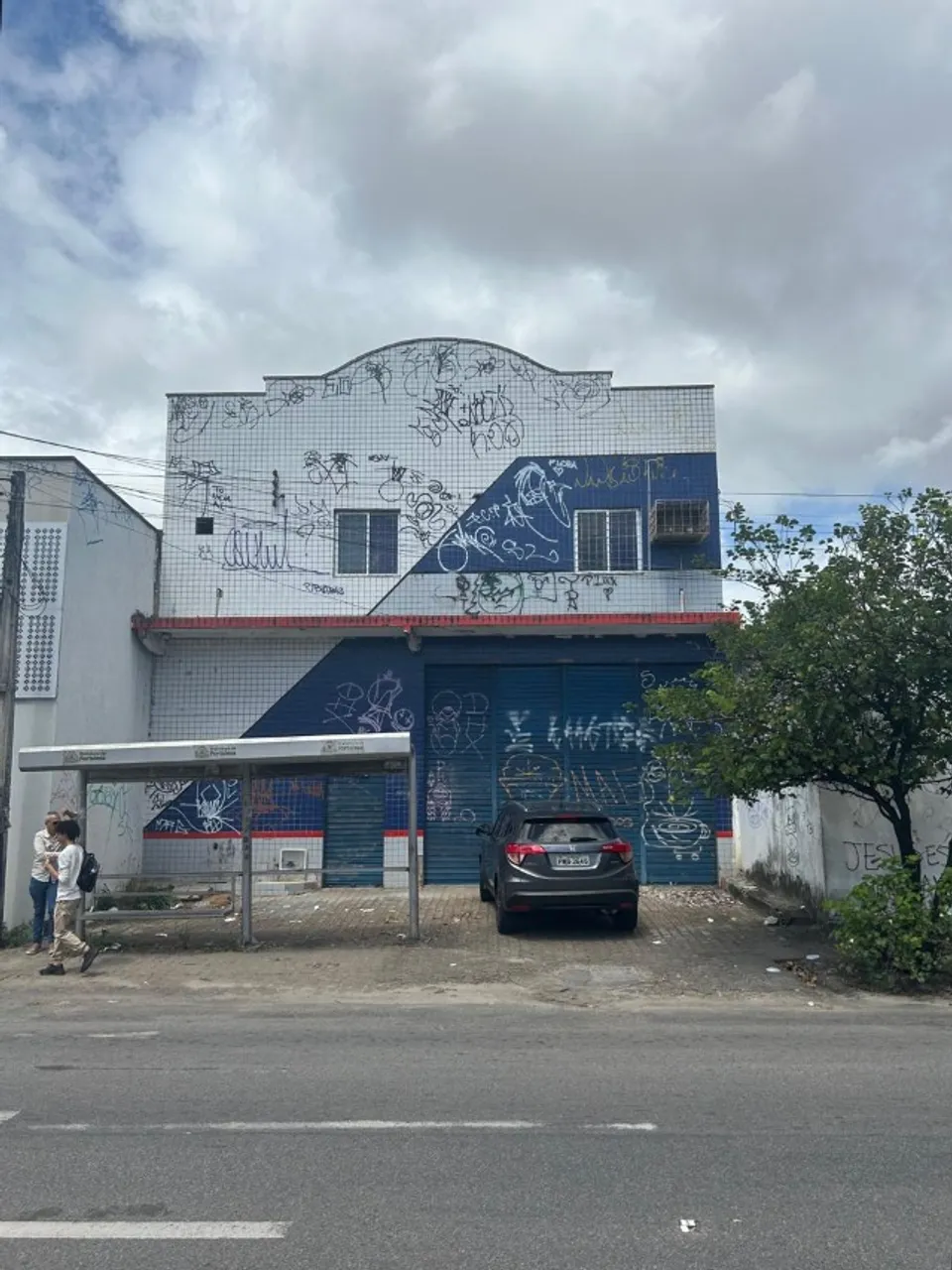 GALPÃO PARA ALUGUEL | 500m² | FRENTE PARA AV. GOMES DE MATOS