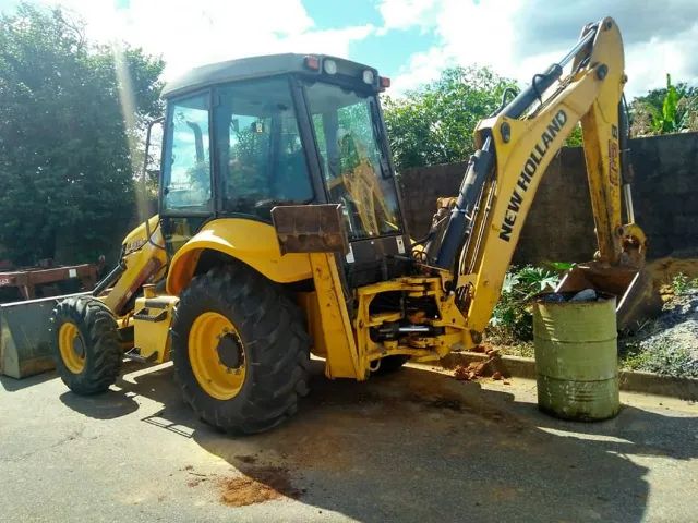 Retroescavadeira New Holland B90B Ano 2016