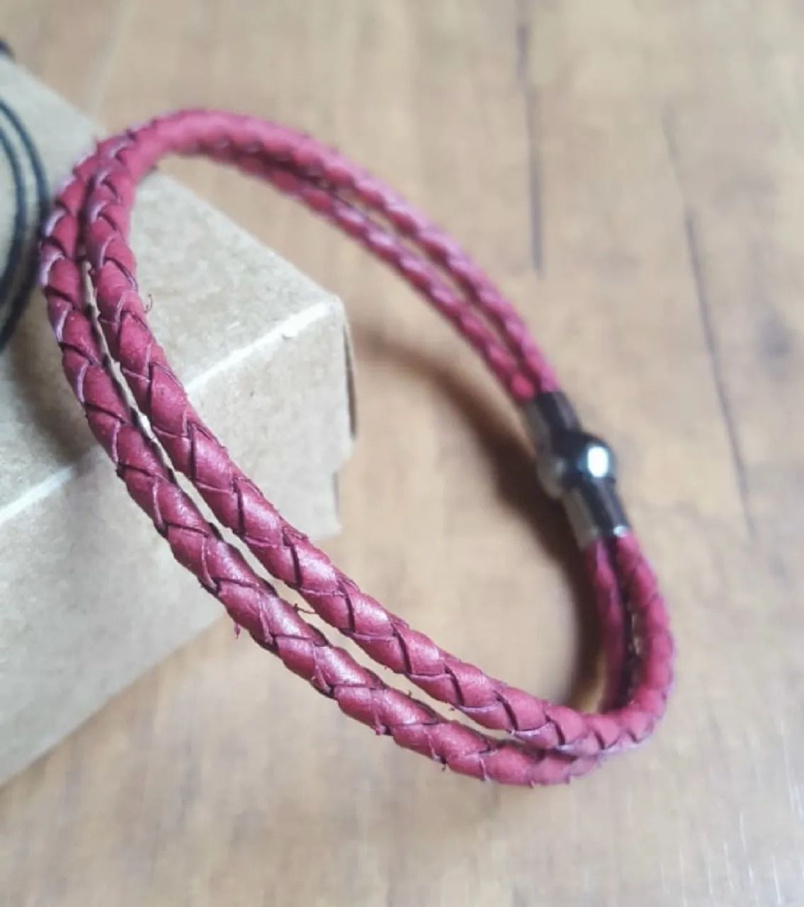 Pulseira de couro trançado rosa