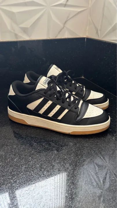 Tênis Adidas
