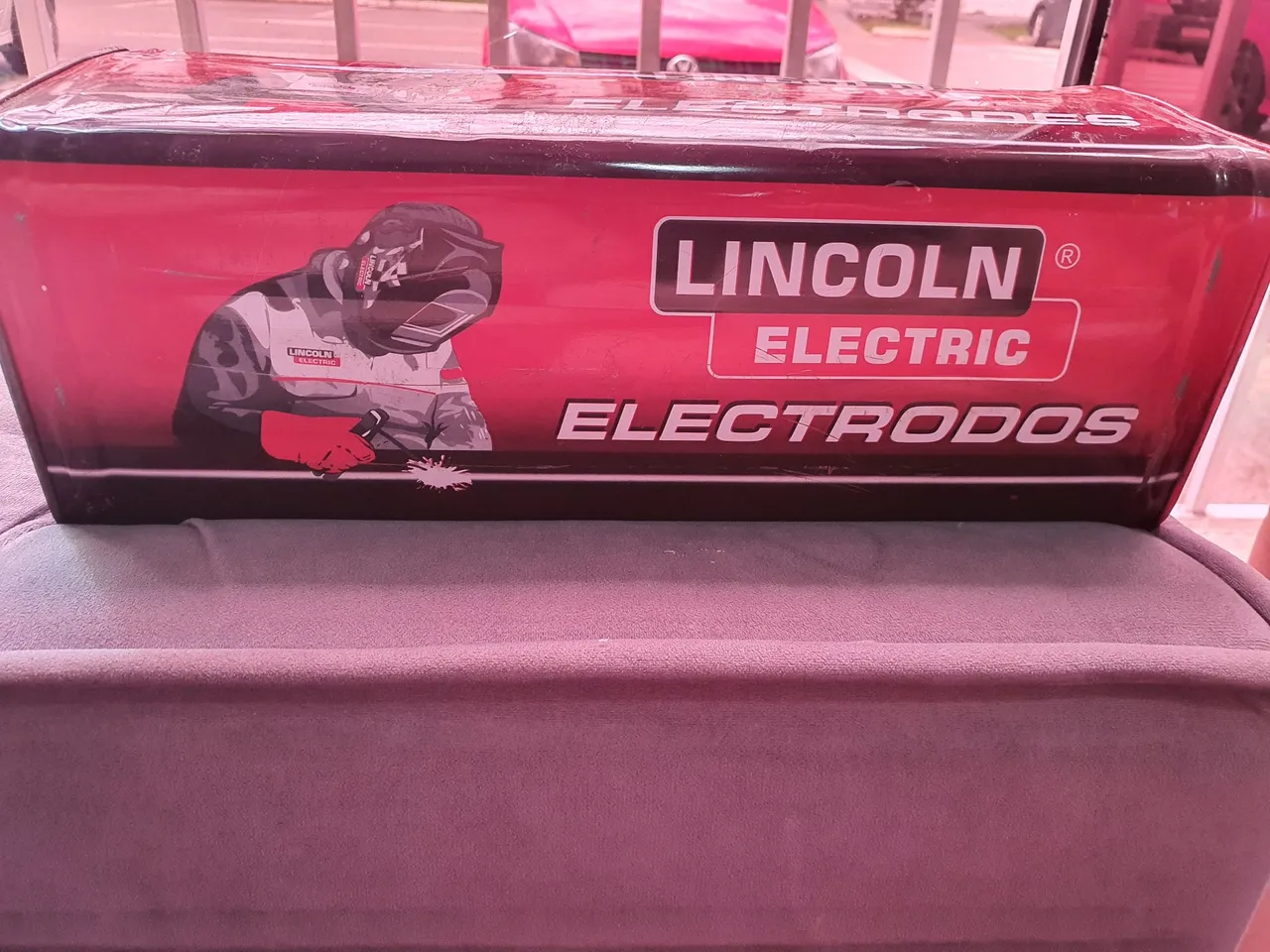 ELETRODOS DE SOLDA LINCOLN. LATA FECHADA.