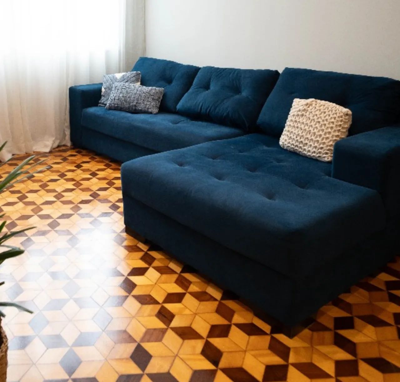 Sofá 3 lugares com chaise fixa