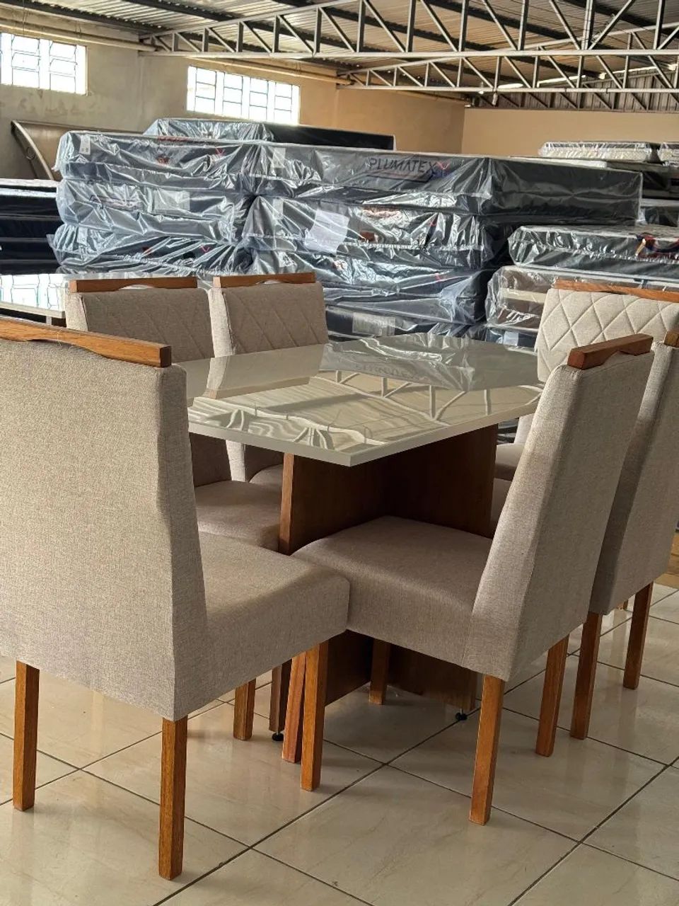 Mesa robusta 6 cadeiras 1.60 cadeiras em madeira maciça  - Foto 2