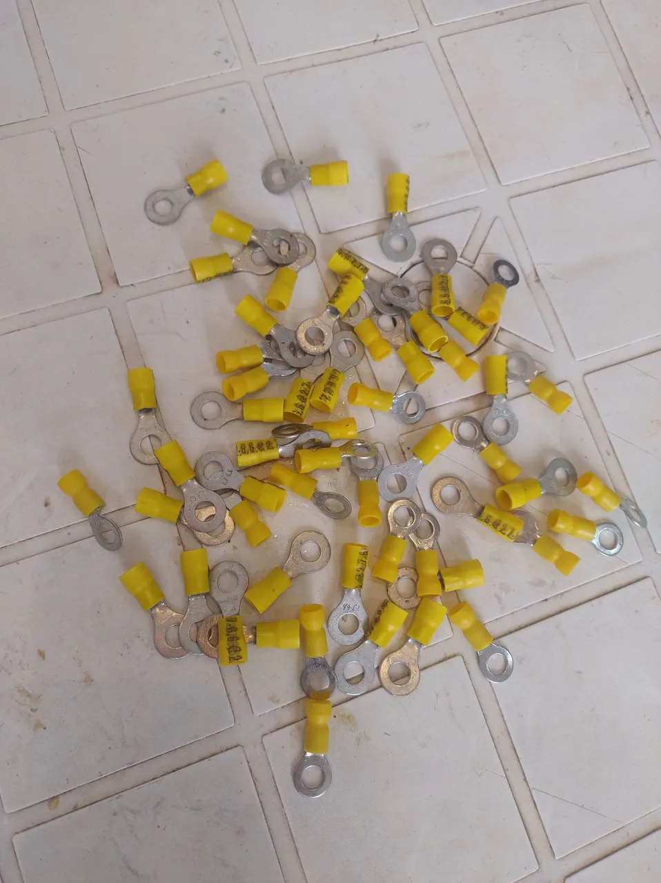 Terminais de anel para fiação elétrica